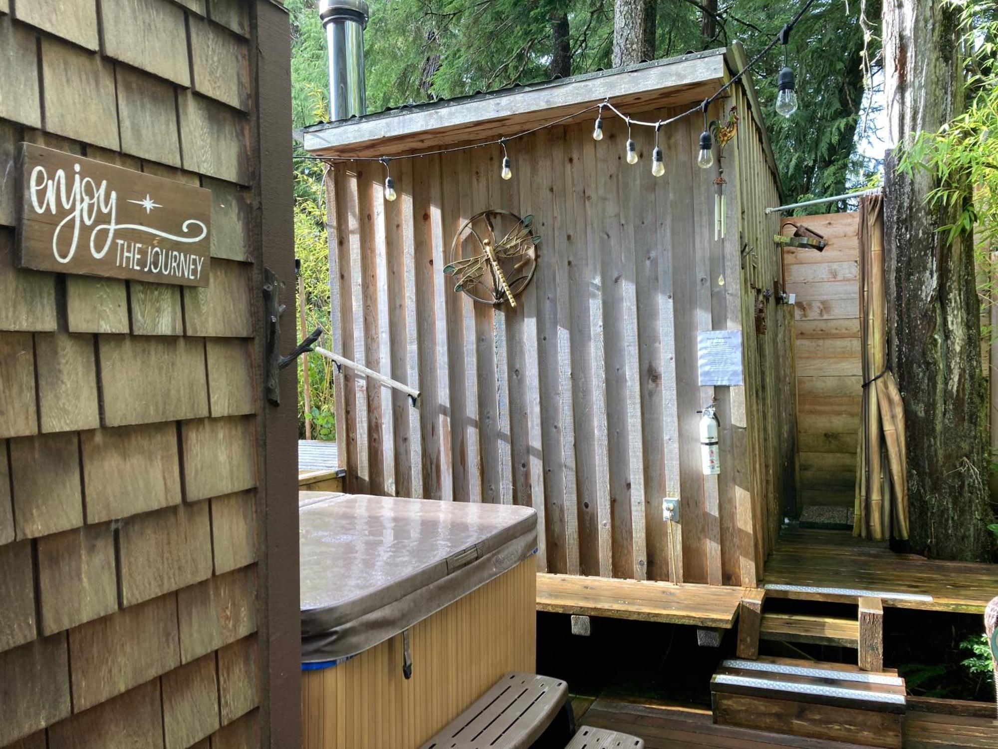 Forest Sweet Retreat Hot Tub & Wood Fired Sauna Ucluelet Exterior foto